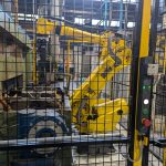 Impianto automatizzato con robot industriale