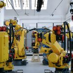 Robot FANUC revisionato con controllore industriale