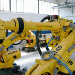 Tecnico Taurus durante il collaudo di un robot ricondizionato con certificazione CE