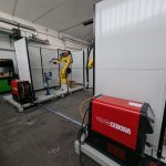 Fase di aggiornamento hardware ed elettronico del robot Fanuc secondo le normative di sicurezza CE