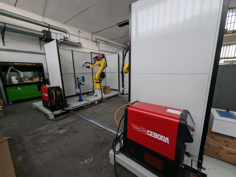 Fase di aggiornamento hardware ed elettronico del robot Fanuc secondo le normative di sicurezza CE