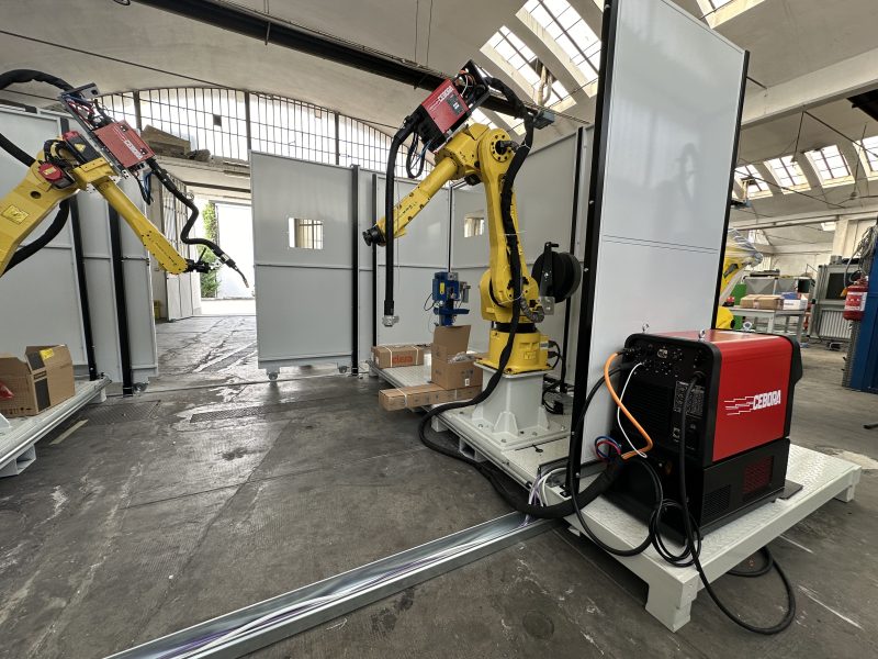 Robot Fanuc M-16iB in fase di revisione meccanica per l’integrazione in un’isola robotizzata di saldatura TIG